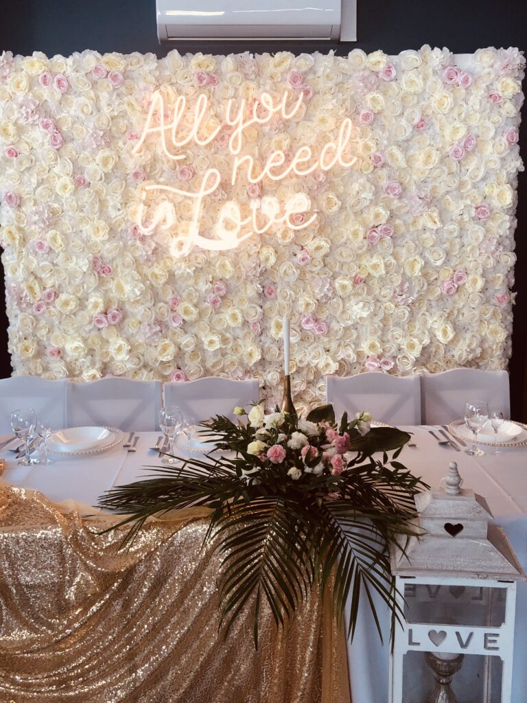 ścianka kwiatowa na wesele