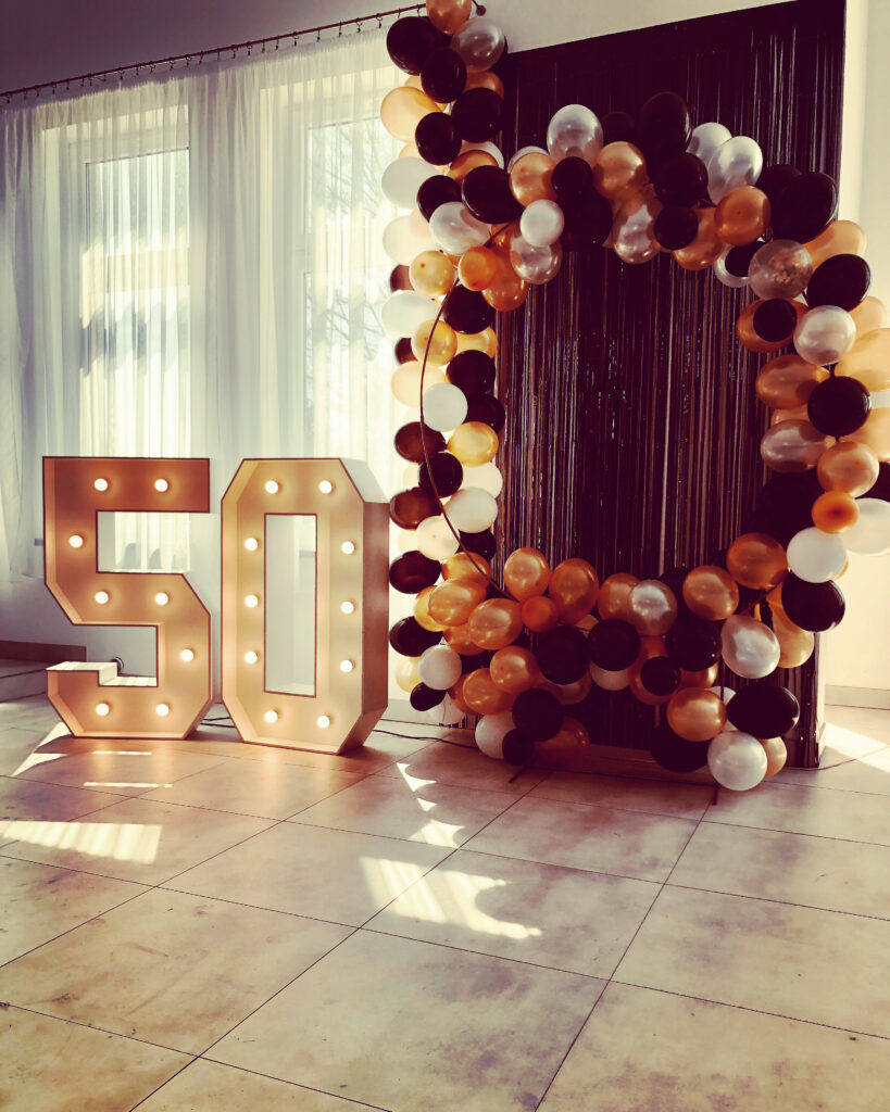 świecące cyfry na 50 urodziny
