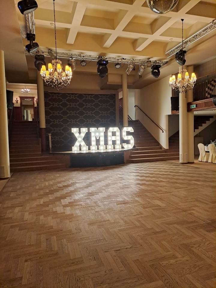 podswietalny napis xmas na imprezę świąteczną