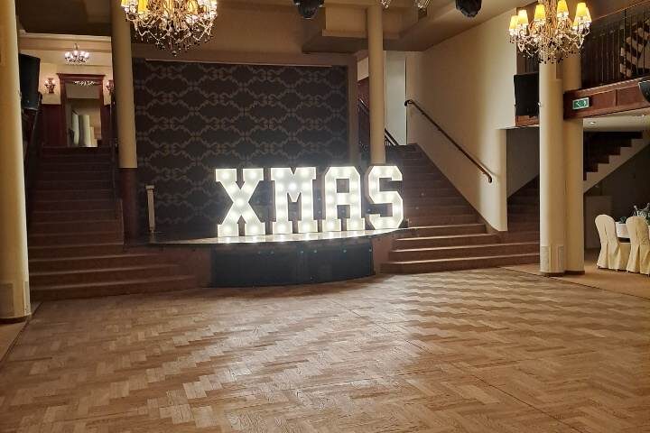 podswietalny napis xmas na imprezę świąteczną